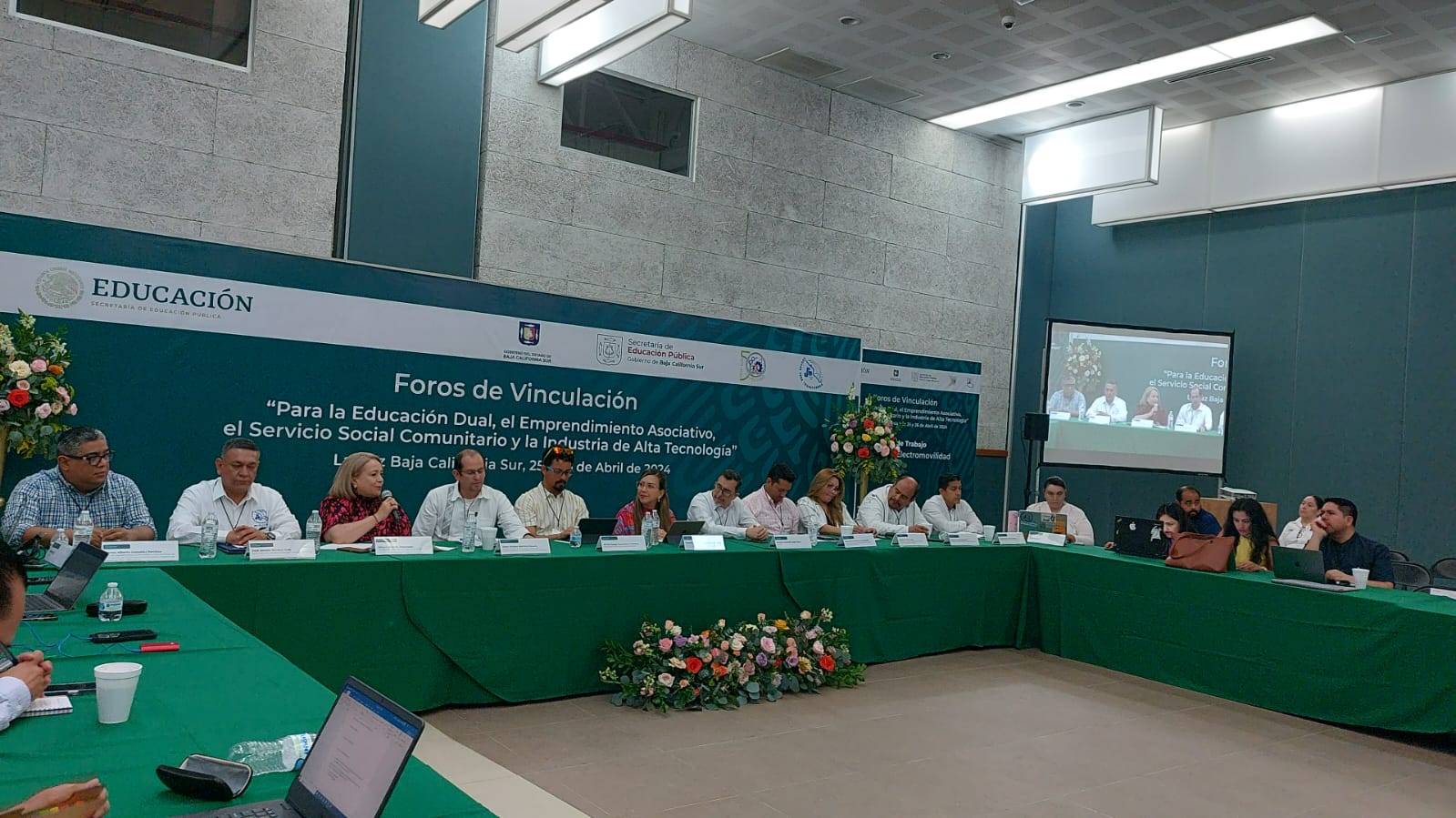 En La Paz, Baja California se llevaron a cabo los IV Foros de Vinculación para la Educación Dual, Emprendimiento Asociativo, Servicio Social y Comunitario y la Industria de Alta Tecnología